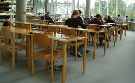 FOTO: sezení ve škole