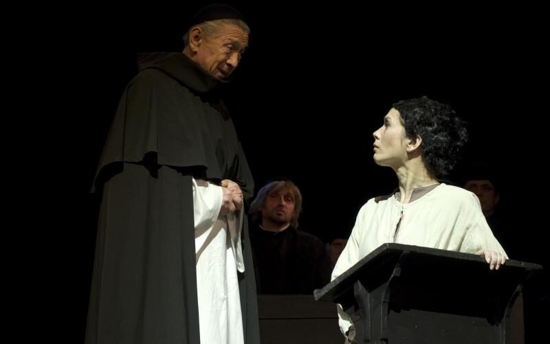 FOTO: Petr Kostka jako inkvizitor a Tereza Kostková jako Jana