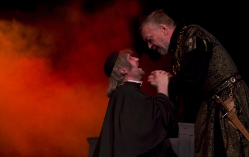 FOTO: Po jejím upálení Angličané poznali, že byla nevinná.