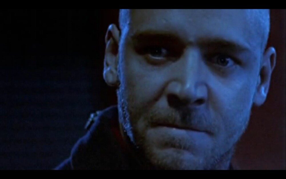 Crowe jako mladý neonacista v prvním slavném filmu Romper Stomper