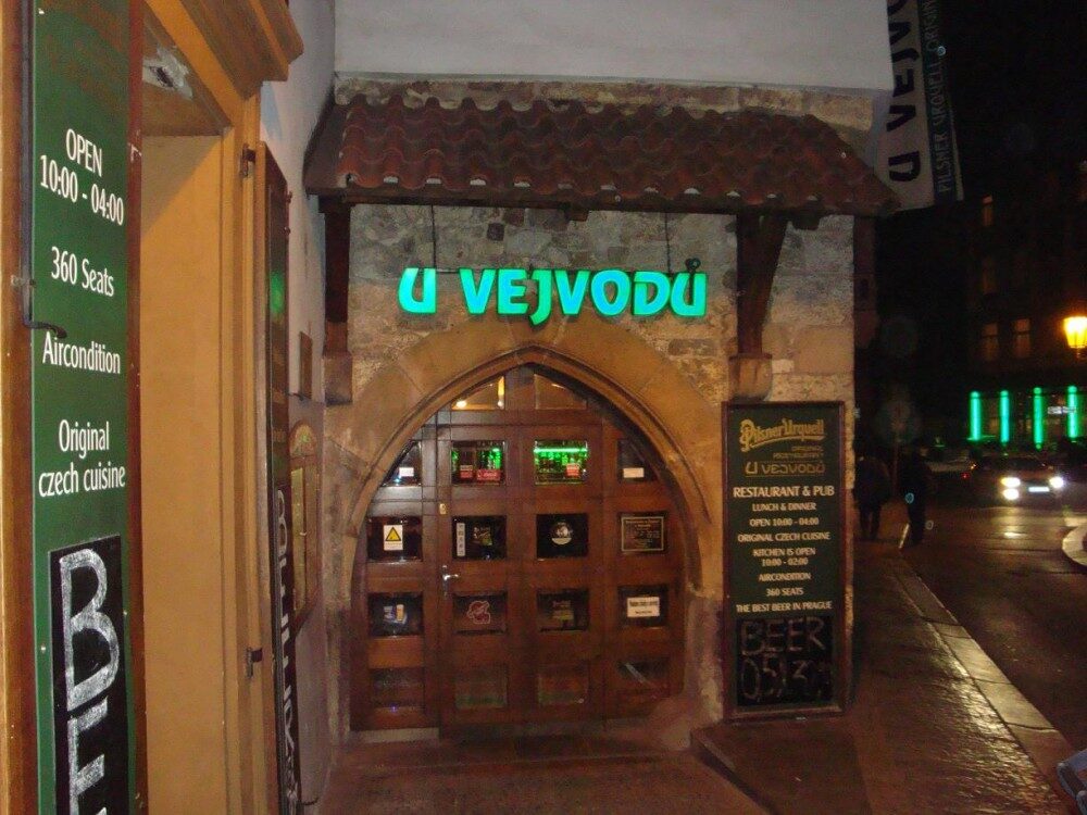 FOTO: U Vejvodů - vchod