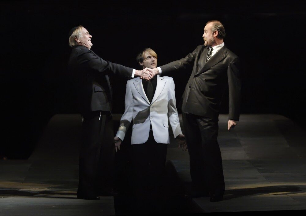 FOTO: Shylock půjčuje peníze kupci Antoniovi