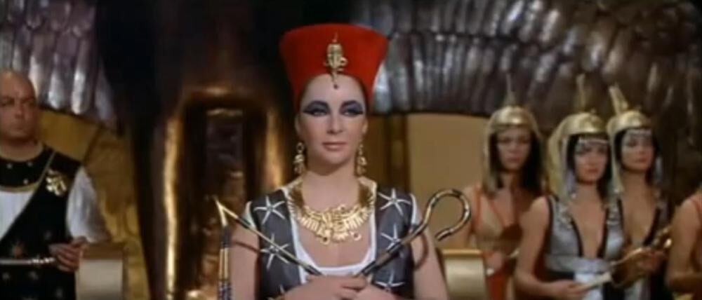 FOTO: Elizabeth Taylor ve filmu Kleopatra (1963).