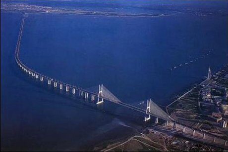 FOTO: most Ponte Vasco da Gama