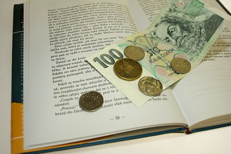 FOTO: Knihy a peníze