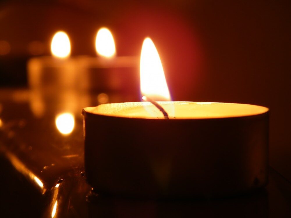 Foto: hořící svíčka