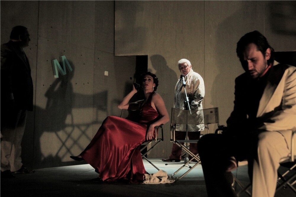 Foto: Kristýna Frejová a Filip Čapka v představení Gottland