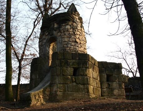 FOTO: Kočičí hrad v zámeckém parku Dolní Počernice