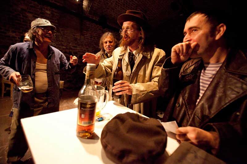 Foto: Příliš hlučná samota, Divadlo U stolu Brno