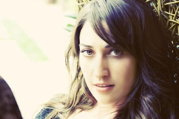 FOTO: Sara Bareilles boduje v amerických i evropských hitparádách, Zdroj: sarabmusic.com