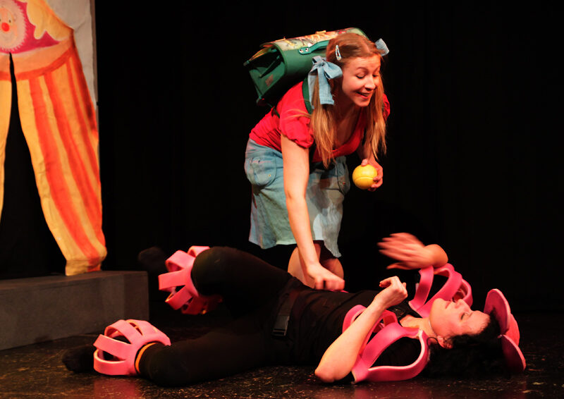 FOTO: Karolínka si hraje s pudlicí Lůňou