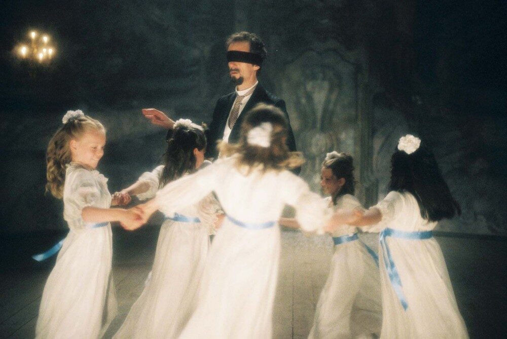 FOTO: piano_tuner_of_earthquakes_001