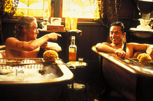 FOTO: Owen Wilson s Jackiem Chanem v komedii Tenkrát na východě