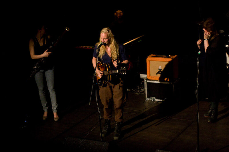 CZ_Hudba_Hjaltalin_Akropolis_04-04-2011_033