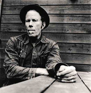 FOTO: Do rokenrolové síně slávy byl mimo jiné uveden Tom Waits