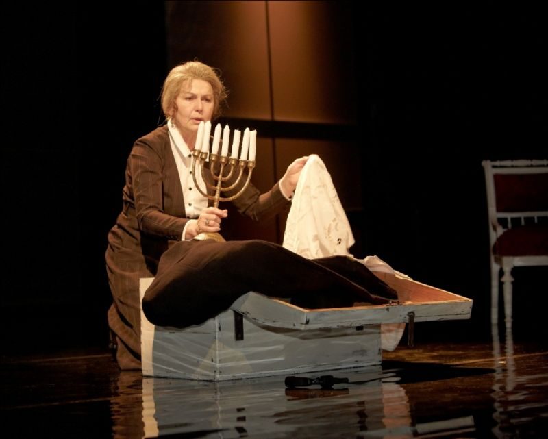 FOTO: Eliška Balzerová v představení Shapira