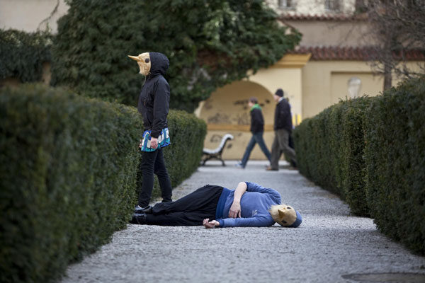 FOTO: Tanečníci v maskách z opery Slavík a růže