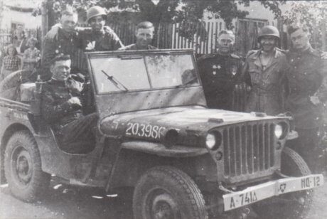 FOTO: Rudoarmějci: Setkání na Labi - Historicky první setkání Sovětských a Amerických vojáků