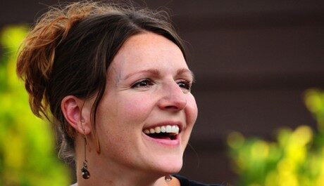 Nad povídkami Petra Šabacha se od srdce zasmějeme