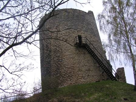 FOTO: Zřícenina hradu Michalovice, věž zvaná Putna