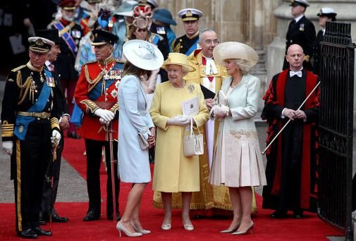 FOTO: Královna na svatbě prince Williama