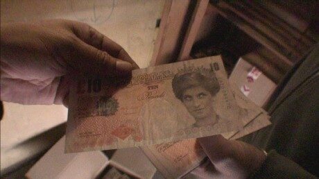 FOTO: Falešné libry s princeznou Dianou