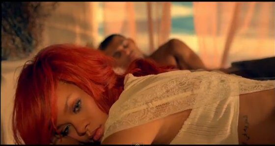 FOTO: Rihanna - California King Bed