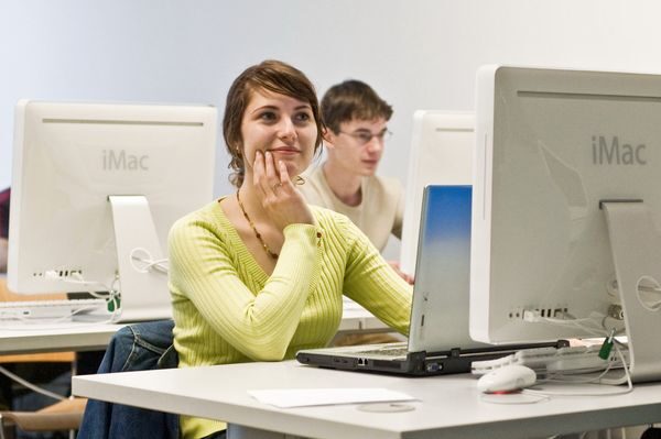 FOTO: Studenti u počítačů