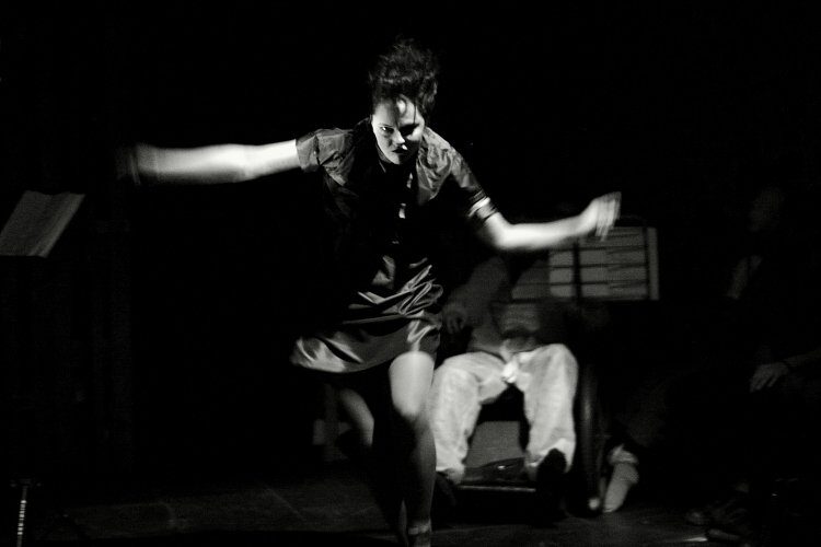 FOTO: Slovenská inscenace Ryba horí v Huse na provázku