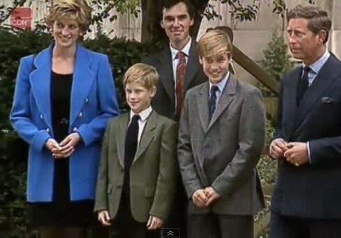 FOTO: William s rodinou během prvního dne na Eton College