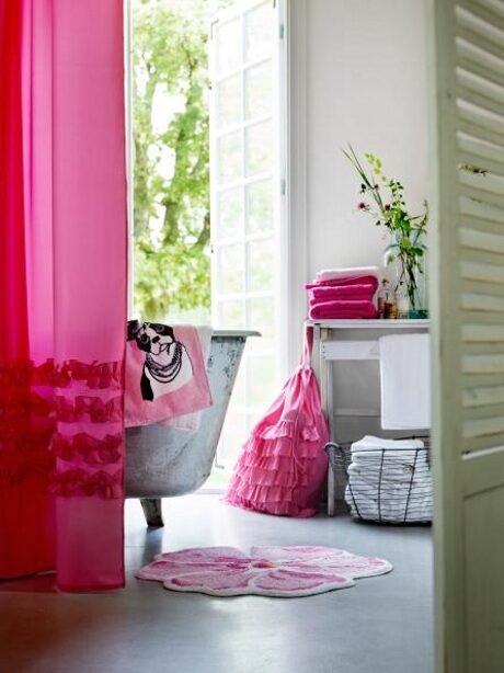 Růžové doplňky v interiéru