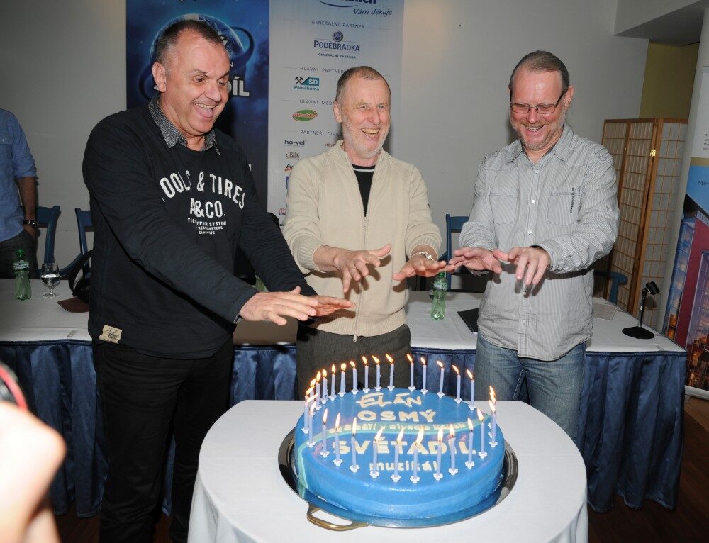 FOTO: Skupina ELÁN na tiskové konferenci k muzikálu Osmý světadíl Divadla Kalich