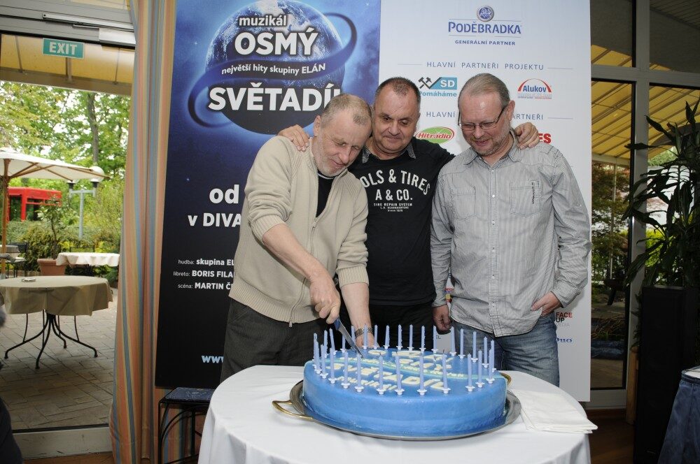 FOTO: Skupina ELÁN na tiskové konferenci k muzikálu Osmý světadíl Divadla Kalich