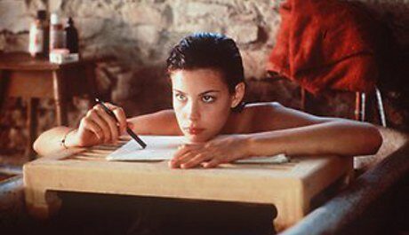 FOTO: Zamyšlená kráska ve snímku Svůdná krása Zdroj: distributor filmu