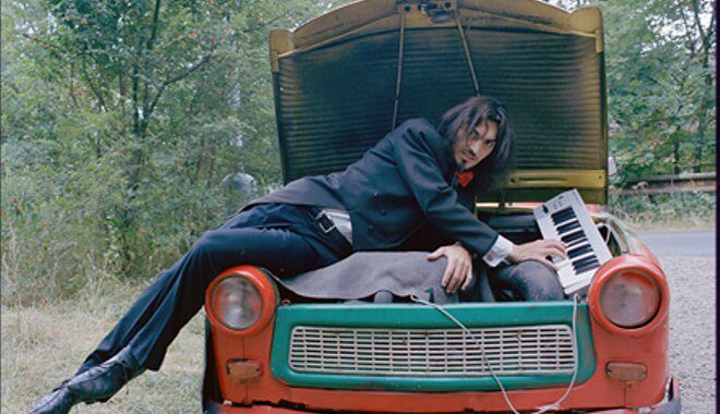 FOTO: Varhan Orchestrovič Bauer a jeho trabant