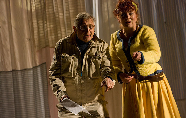 Foto: Režisér Jiří Menzel a herečka Simona Stašová při zkoušce Veselých paniček winsorských