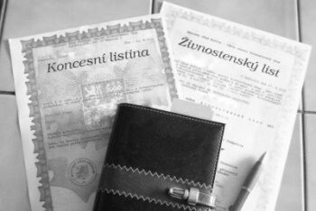 FOTO: Živnostenský list a koncesní listinou