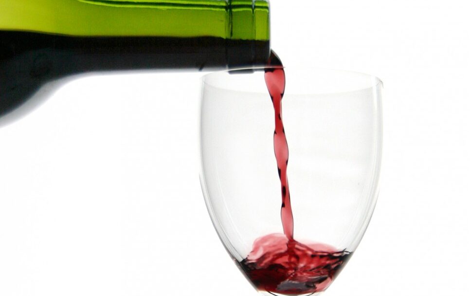 FOTO: Červené víno lahev-sklenka