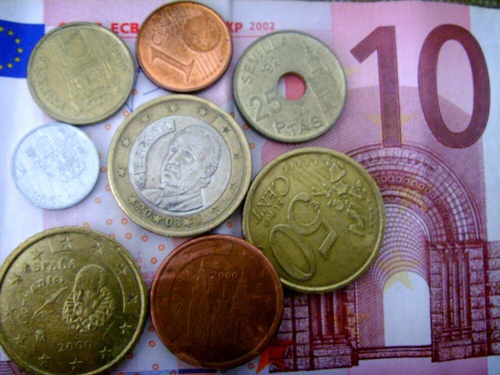 FOTO: španělské pesety a eura