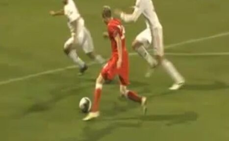 Ladislav Krejčí střílí úvodní gól zápasu