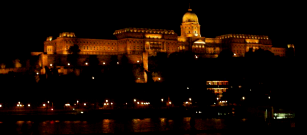 FOTO: Večerní Buda, pohled z pobřeží Dunaje, Zdroj: Archiv Moniky Bukáčkové
