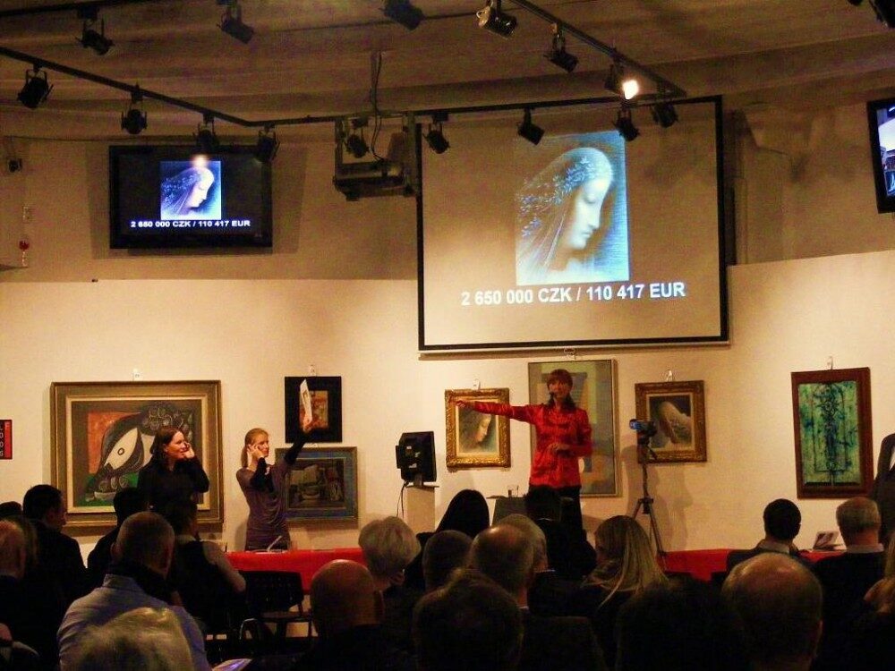 Foto: Dražba v aukční síni