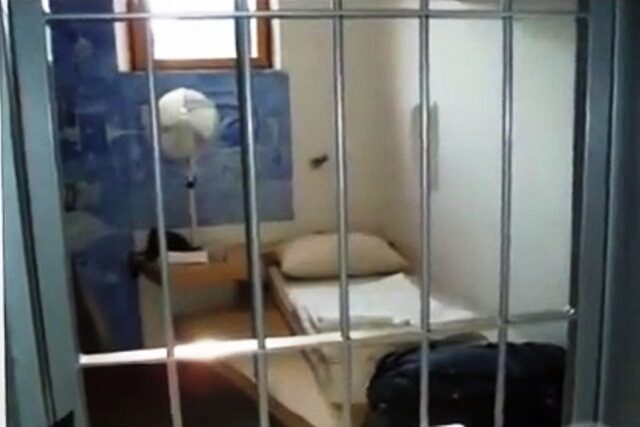 FOTO: Hostel Celica bývalou věznici v sobě nezapře