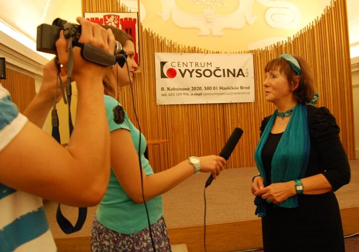 FOTO: Herma Kennelová poskytla účastníkům letní školy exkluzivní rozhovor