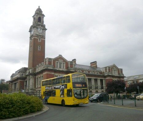 FOTO: Yellow bus