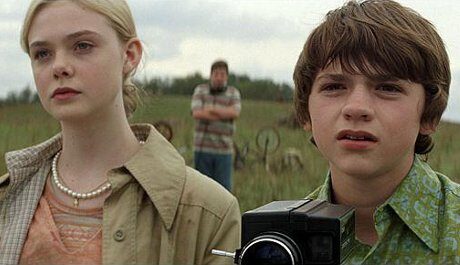 S hereckým kolegou Joelem Courtney ve filmu Super 8