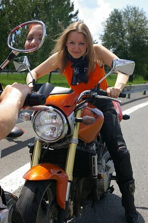 FOTO: Lucka a její Honda CB600F Hornet