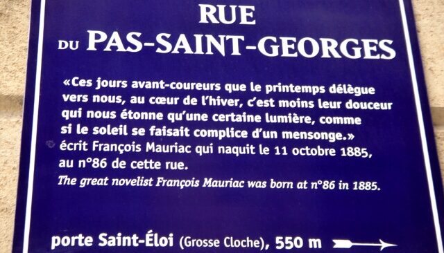 FOTO: Plaketa z rodné ulice Françoise Mauriaca