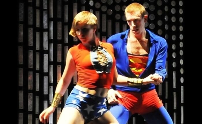 FOTO: Inscenace Not Made For Flying česko-italského tanečního souboru Deja Donne na festivalu 4+4 Dny v pohybu 2011