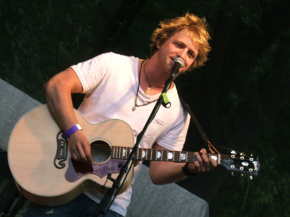 FOTO: Tomáš Klus na festivalu Mezi ploty 2011